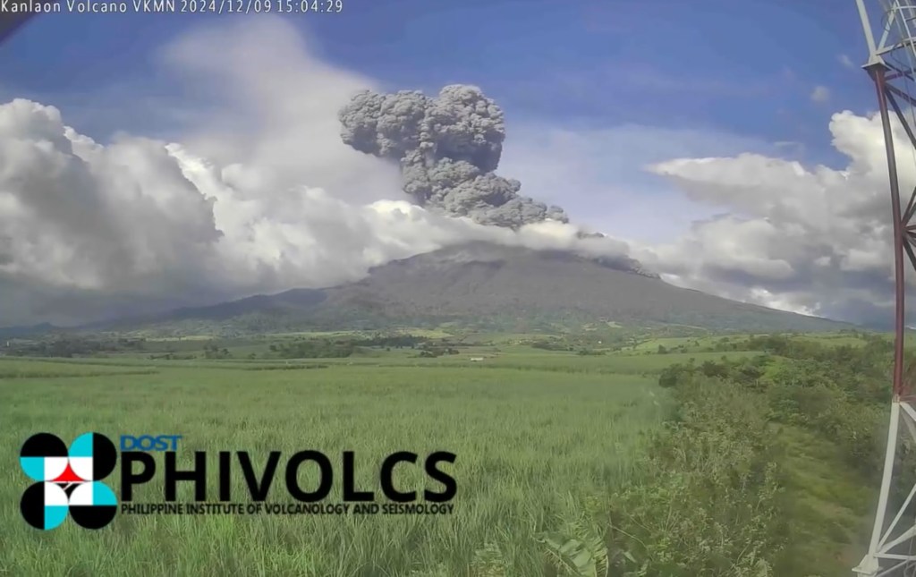 Kanlaon Volcano erupts