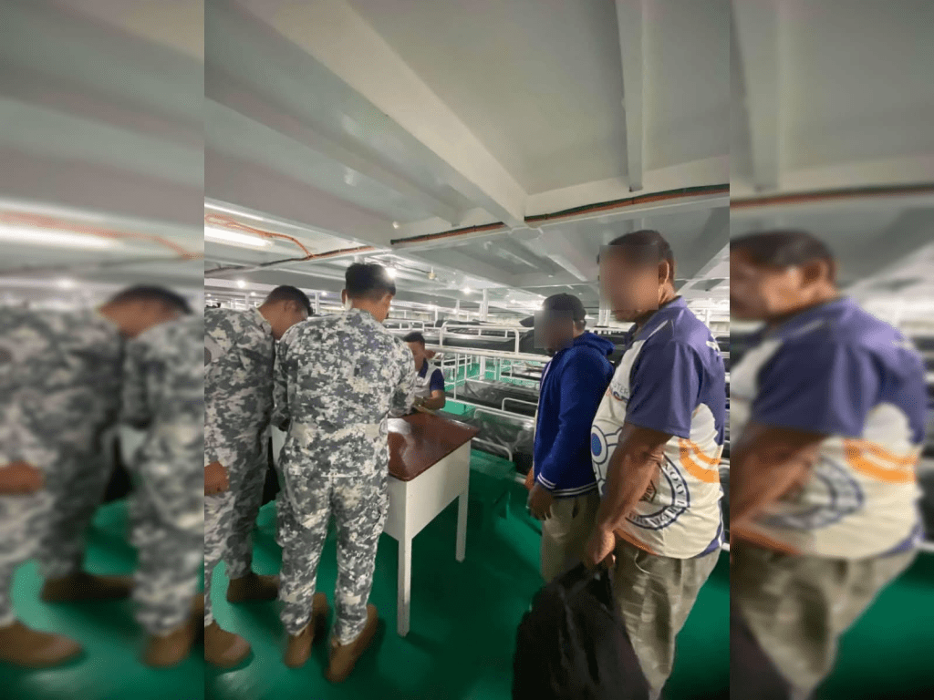 Boat partially submerged off Panglao; 14&nbsp;rescued