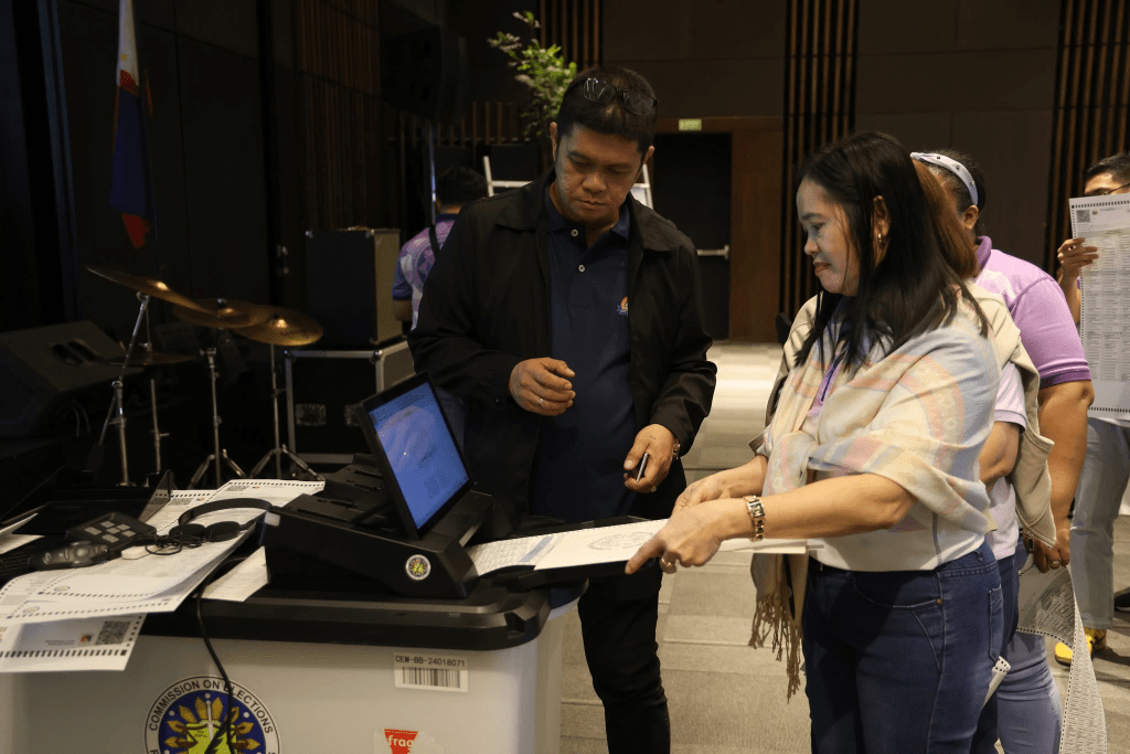 Comelec eyes higher overseas voter turnout with internet voting&nbsp;option