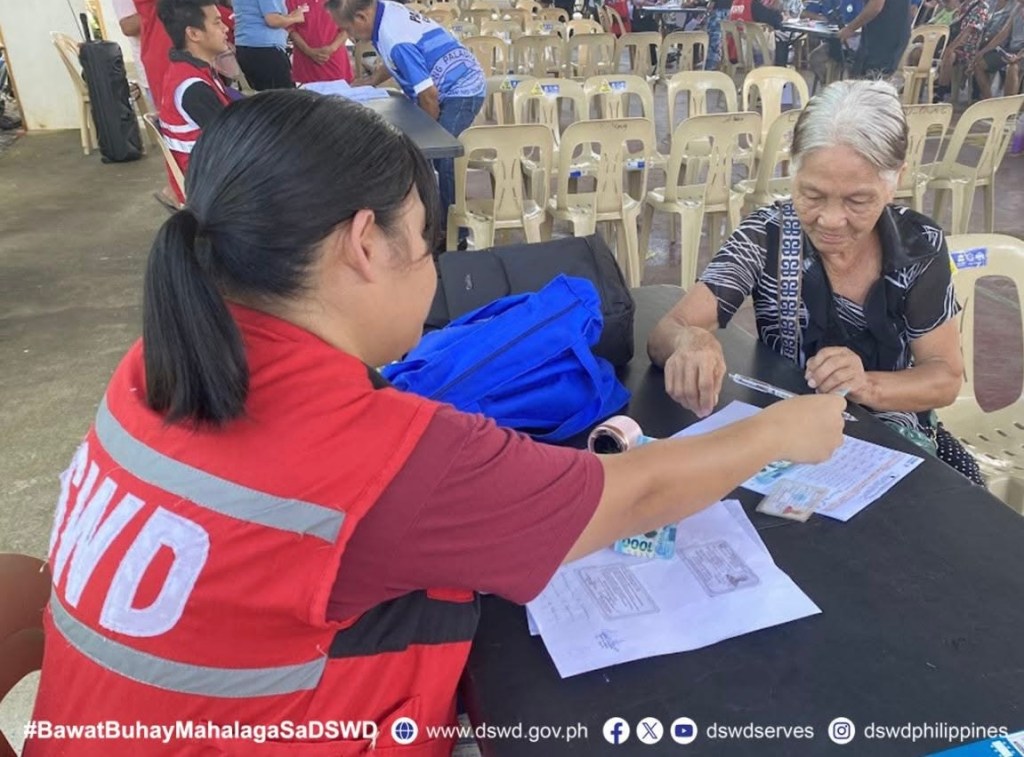 Social pension for indigent seniors remains at P1k, DSWD spox&nbsp;clarifies