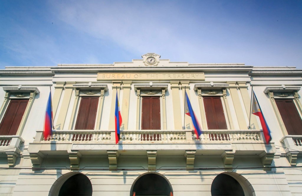 Philippine debt climbs to P17.56 trillion as peso weakens and securities&nbsp;issued