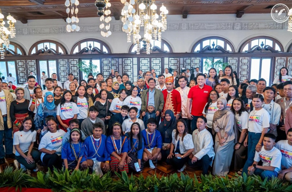 Marcos honors 18 4Ps families during National Family&nbsp;Week