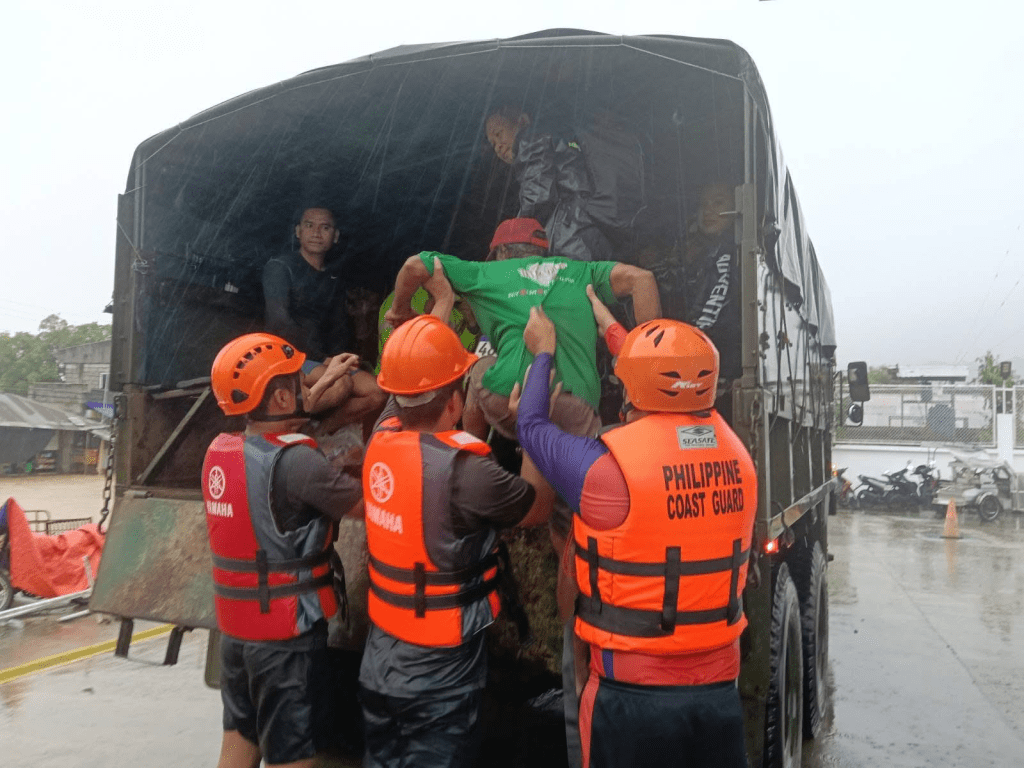 148 passengers stranded, 60 vessels take shelter in Southern Tagalog, Bicol ports due to Typhoon&nbsp;Opong