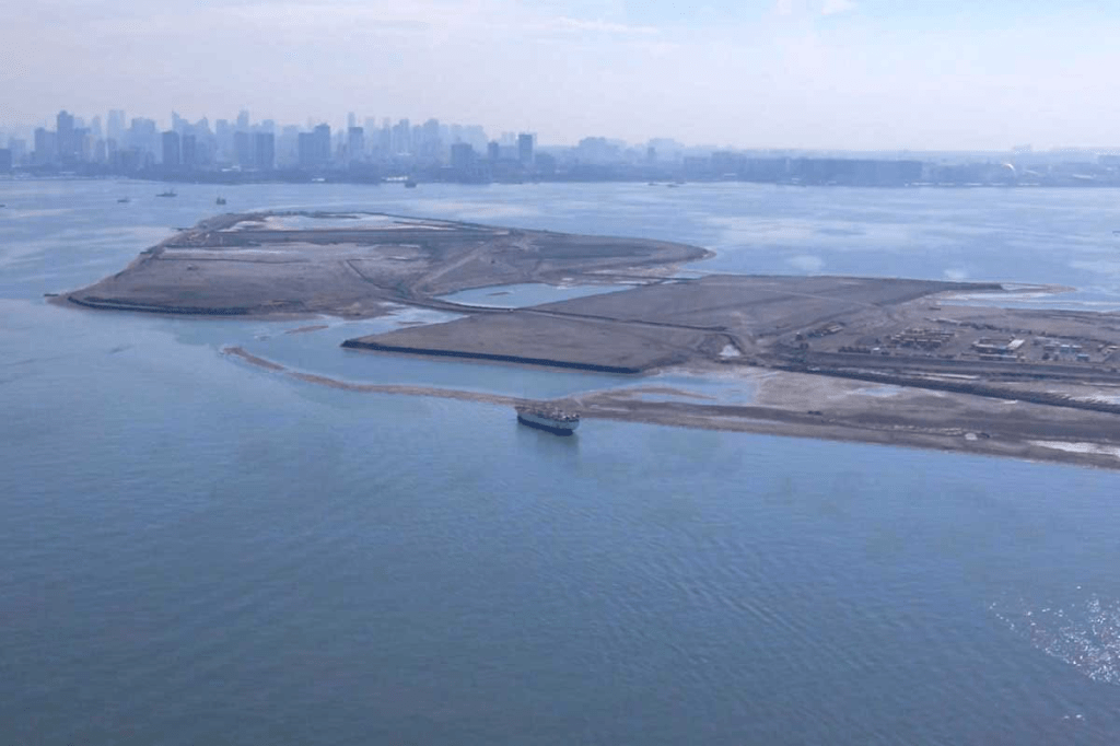 Dredgers in Manila Bay to be inspected after Chinese-origin vessel found switching IDs