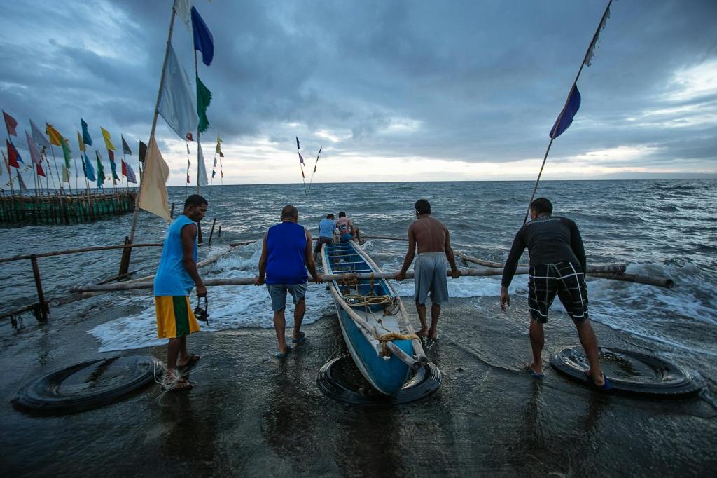 Luzon fishers scale back sea trips amid record fuel&nbsp;costs