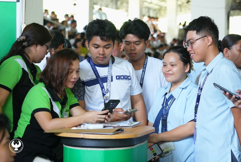 Over 1,000 students join BSP-backed financial inclusion drive in Southern Leyte