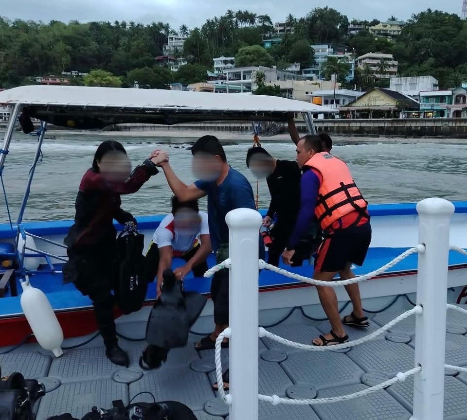 3 South Korean divers rescued after drifting off Isla Verde, Batangas