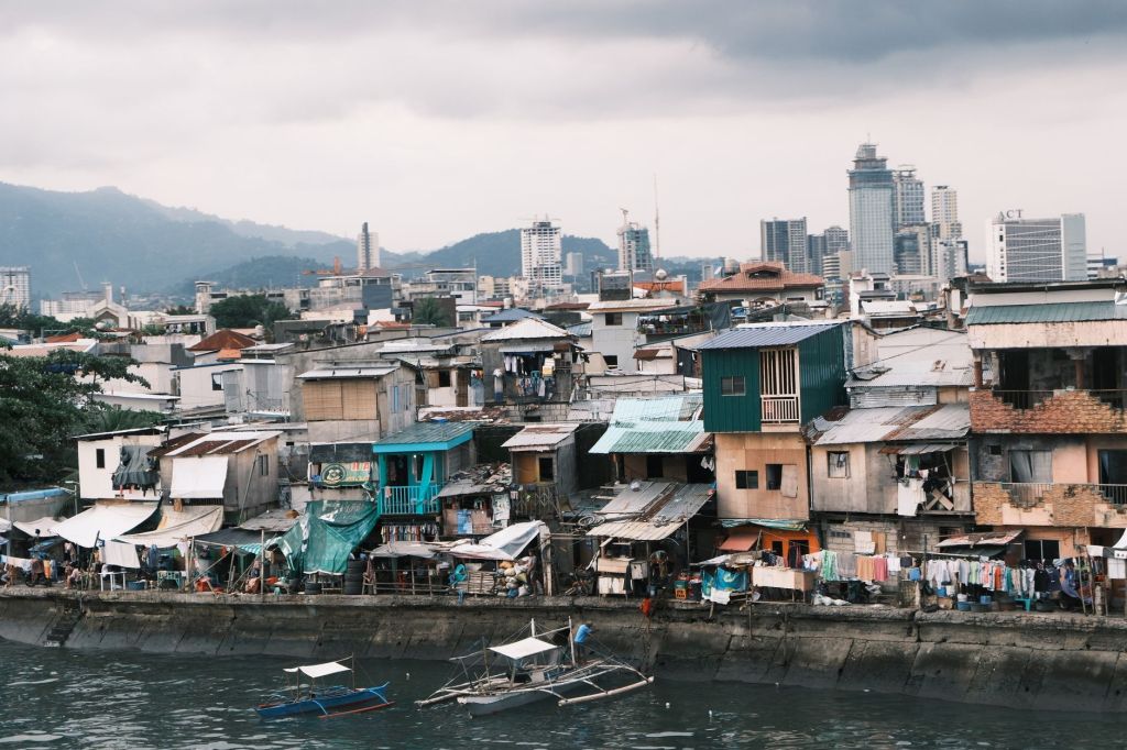 More Filipino families report poverty, hunger in July